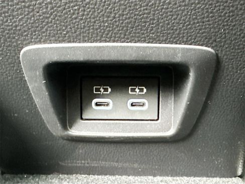 Used 2025 Toyota Corolla Cross LE w/ Moonroof Package image 25