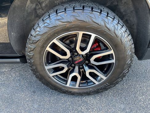 Used 2021 GMC Yukon XL AT4 w/ AT4 Premium Plus Package image 4