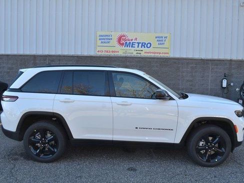 New 2025 Jeep Grand Cherokee Limited w/ Luxury Tech Group II image 9