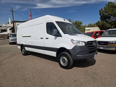Used 2024 Mercedes-Benz Sprinter 2500 image 2