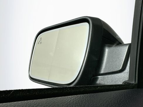 Used 2017 Ford Explorer XLT w/ Equipment Group 202A image 16