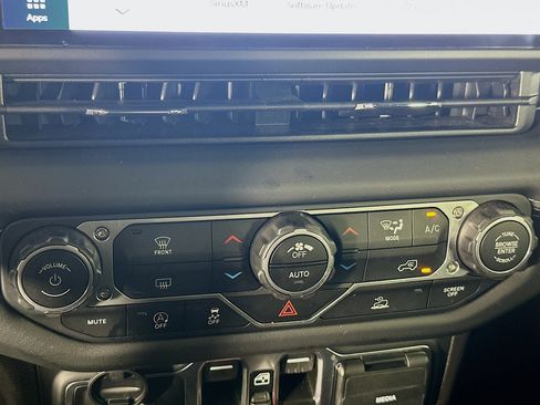 Used 2025 Jeep Wrangler Unlimited Rubicon AWD/4WD image 22