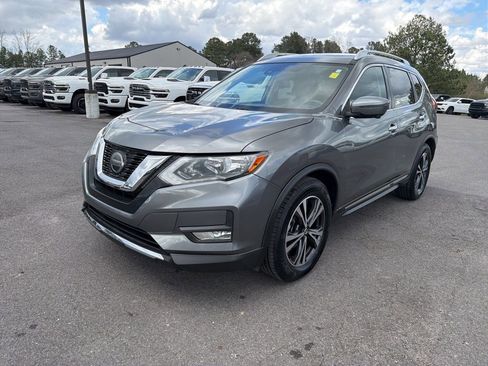 Used 2018 Nissan Rogue SL FWD image 2