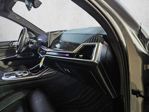 Used 2025 BMW X7 M60i image 26