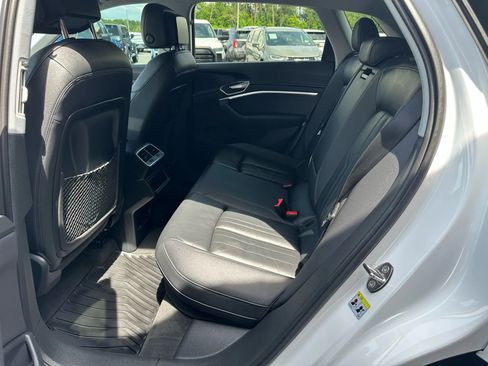 Used 2022 Audi e-tron Premium w/ Convenience Plus Package image 15