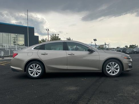 Used 2025 Chevrolet Malibu LT FWD image 2