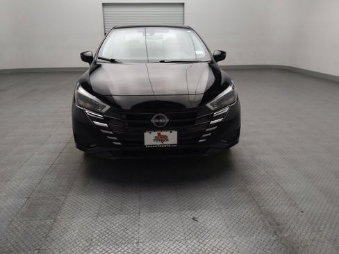 Used 2025 Nissan Versa SV FWD image 14