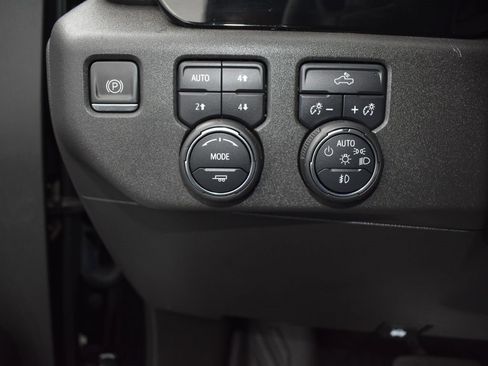 Used 2022 Chevrolet Silverado 1500 LT Trail Boss image 14