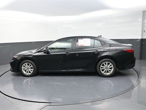 Used 2025 Toyota Camry LE image 4