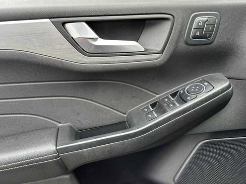 Used 2023 Ford Escape SE w/ PHEV Premium Package image 10