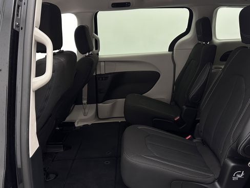 Used 2024 Chrysler Voyager LX FWD image 23