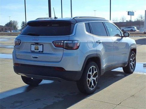 Used 2024 Jeep Compass Limited image 4