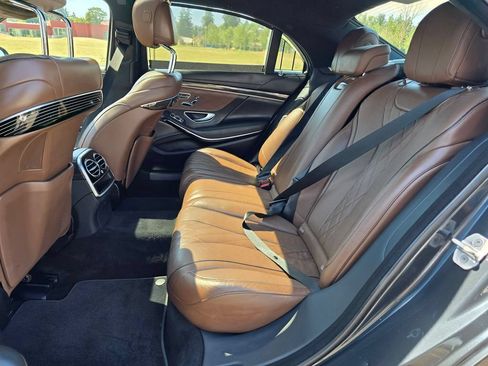Used 2018 Mercedes-Benz S 560 Sedan w/ Premium Package image 12