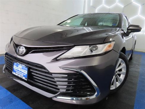Used 2023 Toyota Camry LE image 1