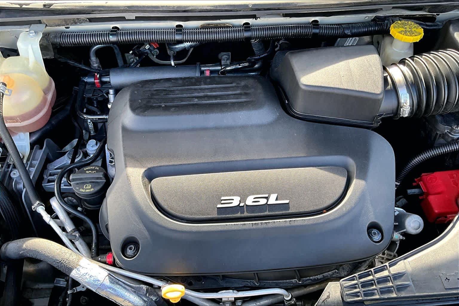 Used 2017 Chrysler Pacifica Touring-L Plus w/ Tire & Wheel Group FWD image 34