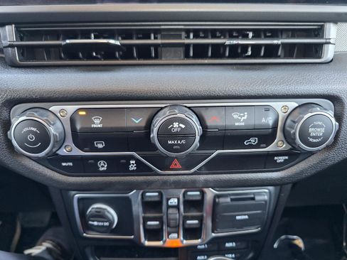 Used 2025 Jeep Wrangler Sport image 25