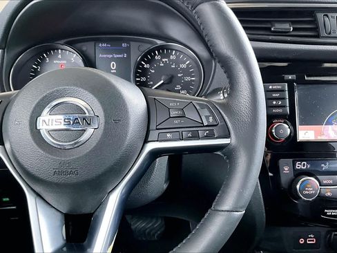 Used 2018 Nissan Rogue SL FWD image 22