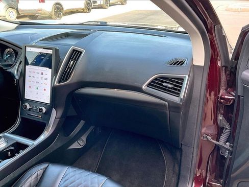 Used 2024 Ford Edge Titanium image 16