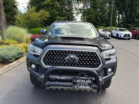 Used 2018 Toyota Tacoma TRD Sport AWD/4WD image 9