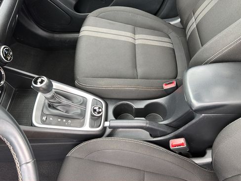Used 2024 Hyundai Venue SEL FWD image 22