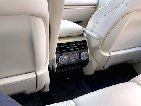 Used 2024 Land Rover Range Rover SE image 37