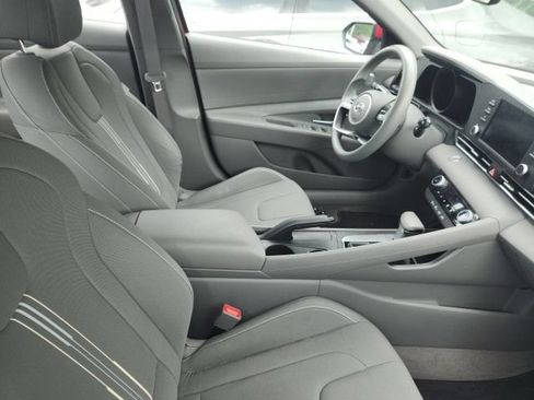 Used 2023 Hyundai Elantra SEL FWD image 4