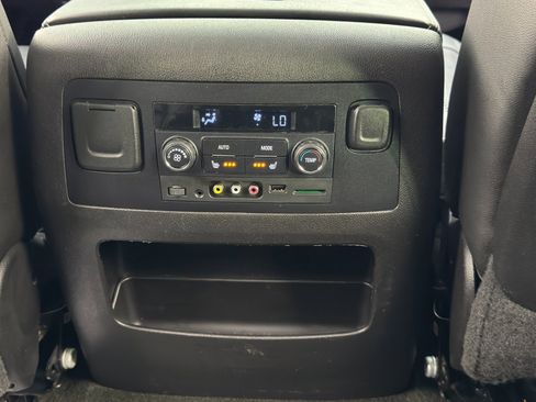 Used 2015 Chevrolet Suburban LTZ image 35