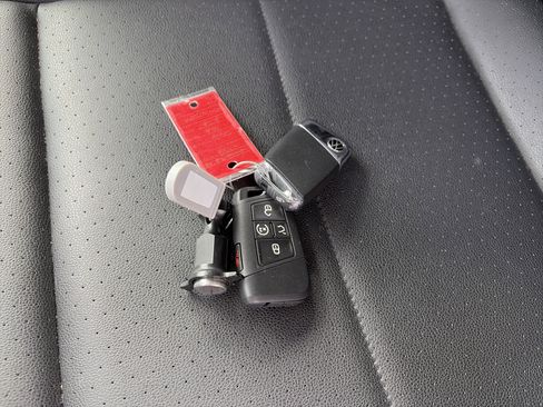 Used 2023 Volkswagen Atlas SE w/ Black Wheel Package image 20