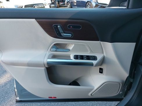 Certified 2025 Mercedes-Benz GLA 250 image 26