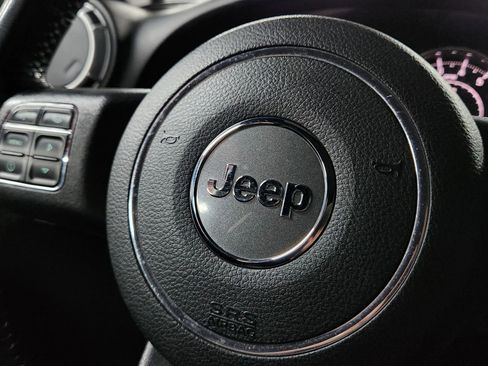 Used 2015 Jeep Wrangler Unlimited Sahara w/ Dual Top Group image 27