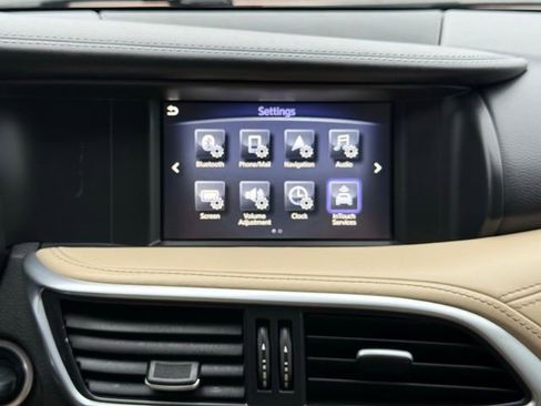 Used 2017 INFINITI QX30 Premium w/ Navigation Package image 31