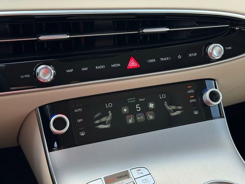 New 2026 Genesis GV70 2.5T Select image 33