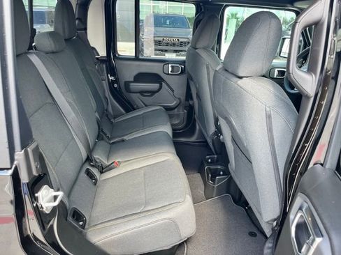 New 2025 Jeep Gladiator Sport image 20