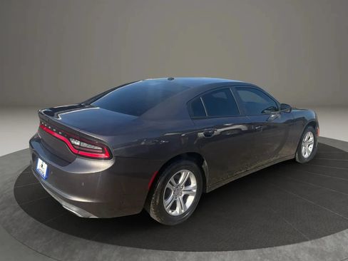 Used 2019 Dodge Charger SXT RWD image 5