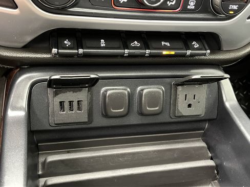 Used 2015 GMC Sierra 1500 SLT w/ SLT Crew Cab Value Package AWD/4WD image 24