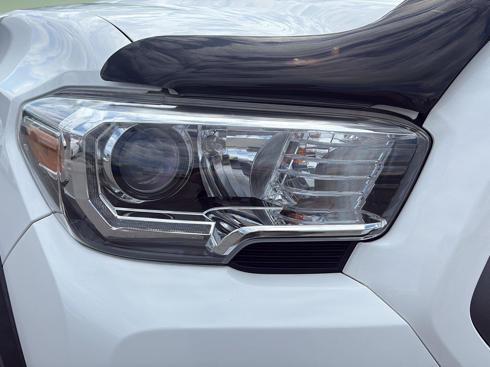 Used 2022 Toyota Tacoma TRD Off-Road AWD/4WD image 9
