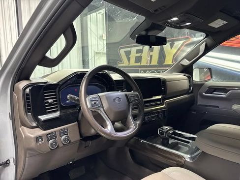 Used 2025 Chevrolet Silverado 1500 RST AWD/4WD image 5