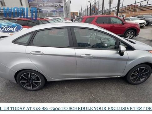 Used 2015 Ford Fiesta SE image 6