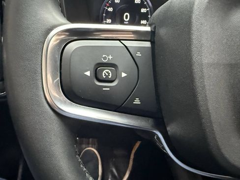 Used 2022 Volvo XC40 T5 Momentum AWD/4WD image 23