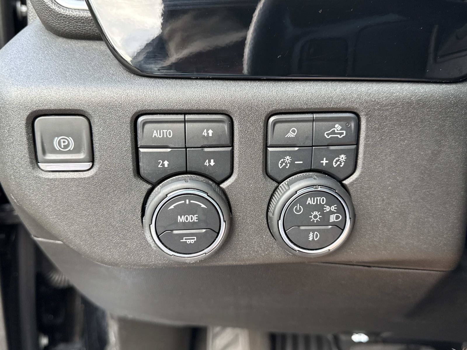 Used 2024 Chevrolet Silverado 2500 LTZ AWD/4WD image 28