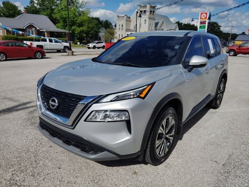 Used 2023 Nissan Rogue SV AWD/4WD image 3
