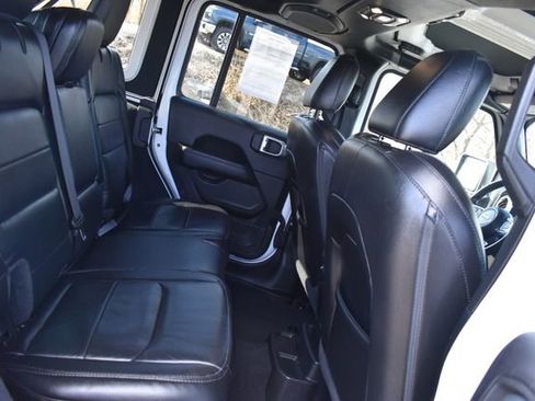 Used 2022 Jeep Wrangler Unlimited Sahara image 14