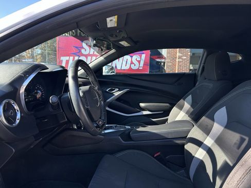 Used 2016 Chevrolet Camaro SS image 9