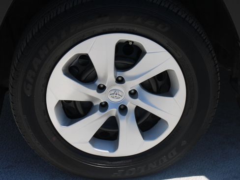 Certified 2024 Toyota RAV4 LE FWD image 9