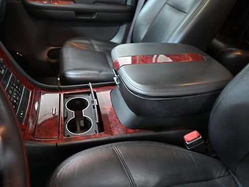 Used 2009 Cadillac Escalade AWD image 24