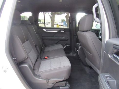 Used 2025 GMC Acadia Elevation image 25