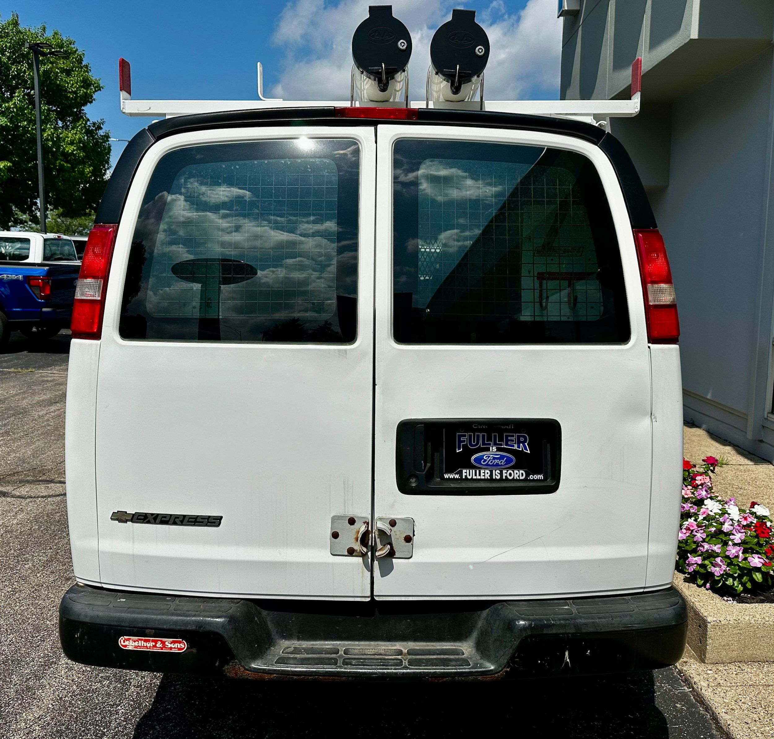 Used 2017 Chevrolet Express 2500 RWD image 4