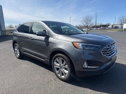 Used 2022 Ford Edge Titanium w/ Equipment Group 301A image 4