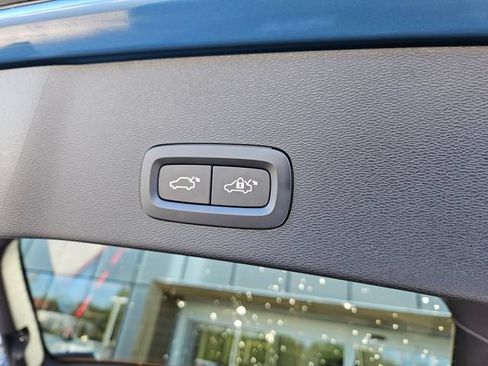 Certified 2023 Volvo C40 P8 Recharge Ultimate w/ Protection Package Premier AWD/4WD image 12