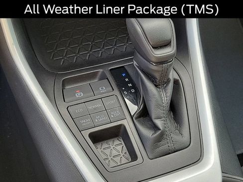 Used 2021 Toyota RAV4 LE AWD/4WD image 29